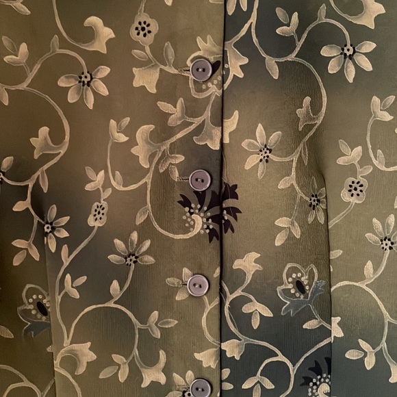 Vintage short sleeve button back green floral blouse by Plaza South-polyester - Picture 3 of 5